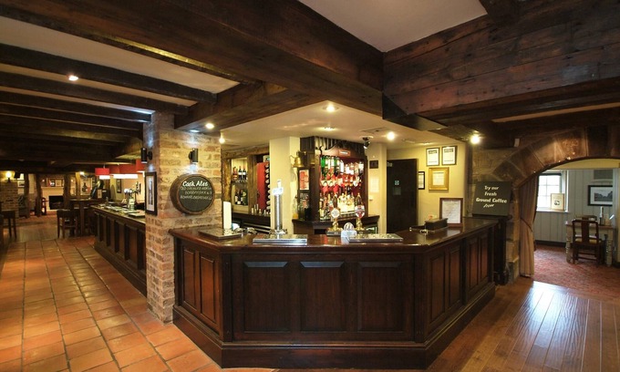 Brighouse Hotel | Premier Inn Huddersfield North