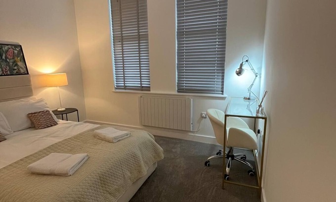 Cliftonville Apartment | Premium apartment close to the beach, Turner contemporary and dreamland Pets ok.