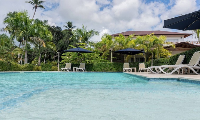 Sanchez Apartment | Premium Room in Villa with Garden and Pool