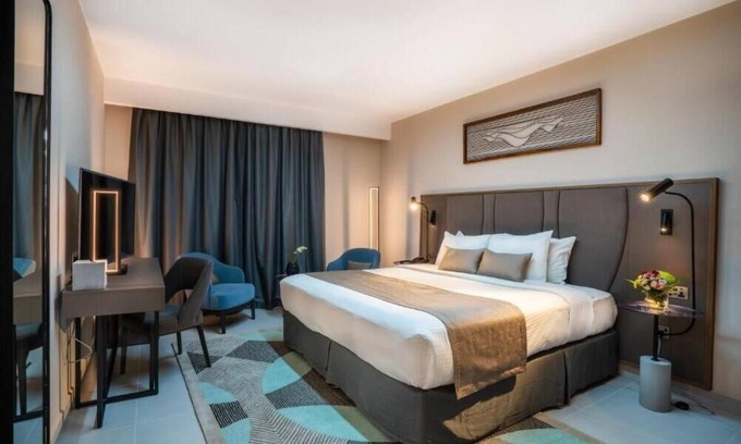 Al Majaz Apartment | Presidential Suite Near Nakheel Osais