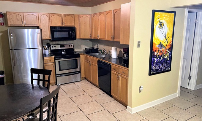 Beauregard Town Historic District Condo | Prime Downtown Spot 1 Block to Mississippi River Walk, 5 min to LSU