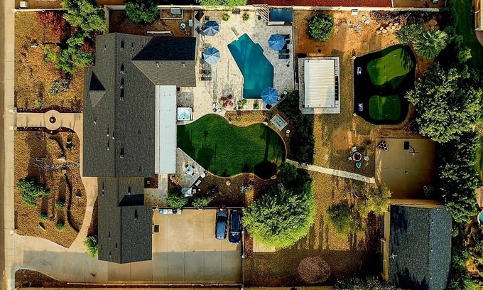 Paradise Valley Village House | Prime Location! 5000Sq'-Acre Pool/Game Room/Hot Tub/Putting Green/180+ 5★ratings