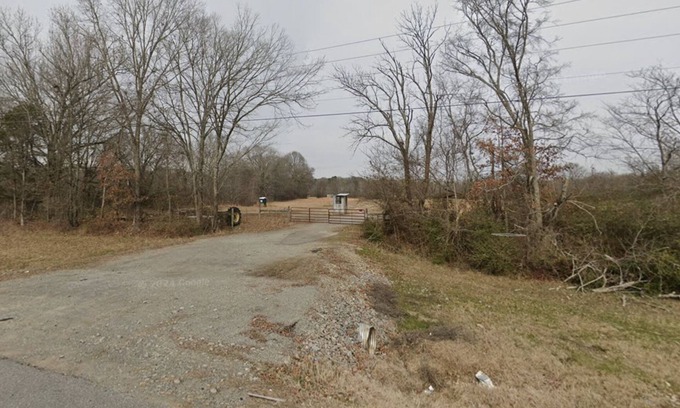 Benton RV Rental | Primitive Country Camp Spot for Total Eclipse April 8, 2024! 2:38 Mins Totality