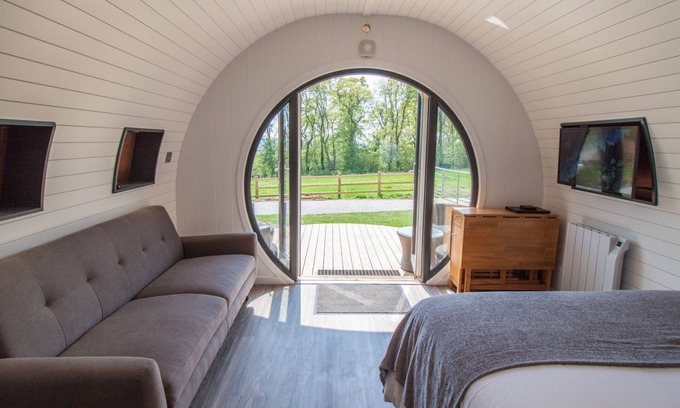 Pickering Cabin | Primrose Family Glamping Pod | sleeps 4 - Gold Award winning