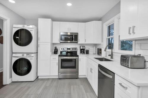 Columbia House | Pristine 3BR-Centrally located