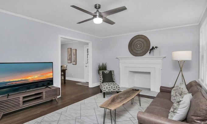 Columbia House | Pristine 3BR | Centrally located & Pet Friendly