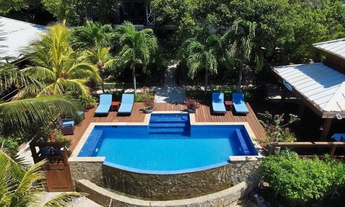 Calabash Bight House | Pristine Reef steps away from Private Beach.