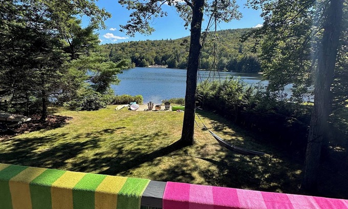 Newbury House | Pristine Renovated Waterfront Retreat