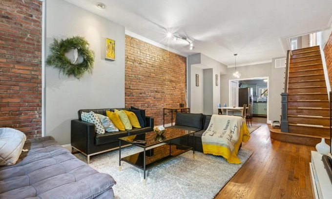 Downtown Baltimore Apartment | Pristine Townhouse With Rooftop Deck Near Canton!