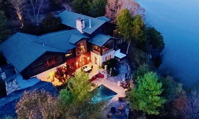 Kirbyville House | PRIVATE 10,000 SqFt lakefront log estate w. Pool - Golfers Retreat - Close to Big Cedar!