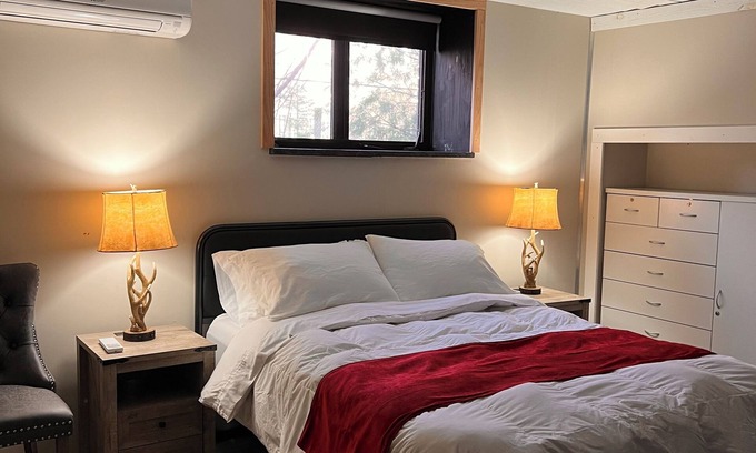 Brush Park Apartment | Private 1BR Apt, Two blocks from all arenas. Event parking included