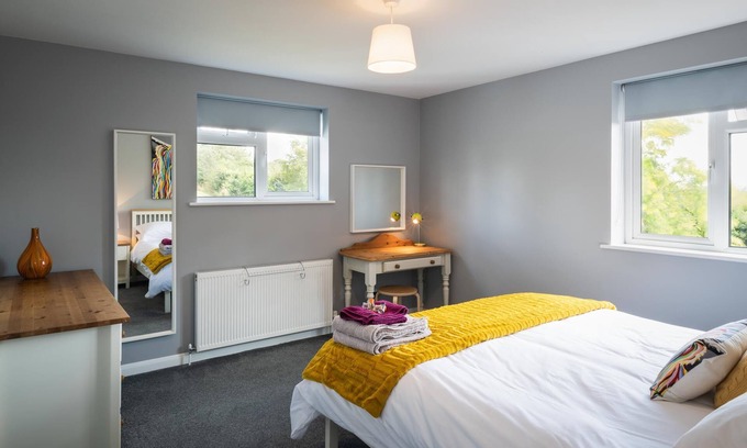 Poltimore Cottage | Private 2 Bed Country Cottage - Parking & 1/2 Acre Garden