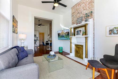 Freret Apartment | Private 2BR in Uptown by Hosteeva