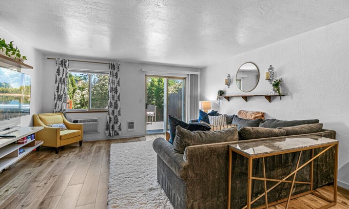 Ashland Apartment | Private Ashland Townhouse