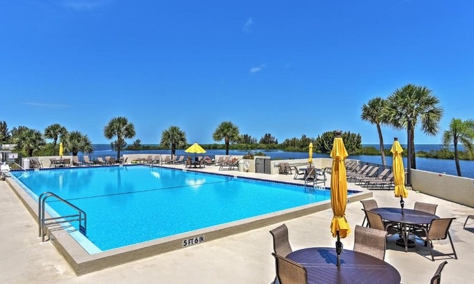 Hudson Apartment | Private Beach Access Hudson Resort Condo!