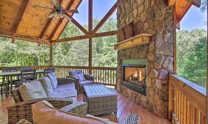 Mineral Bluff Cabin | Private Cabin w/Furnished Porch on < 3 Acres!