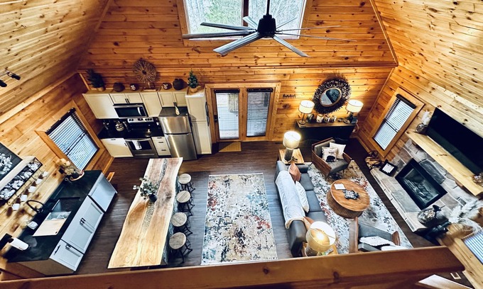 Sevierville Cabin | ⭐️⭐️Private cabin with Mountain Views and hot tub close to Pigeon Forge!