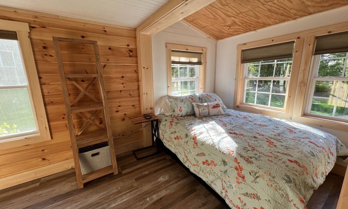 Belfast Cottage | Private cottage on Swanlake