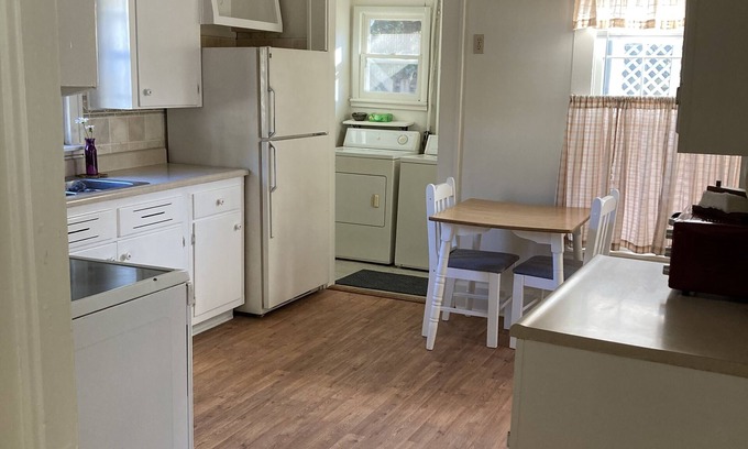 Madisonville Cottage | Private, cozy,classic, simple. Centrally located to hospital, uptown.