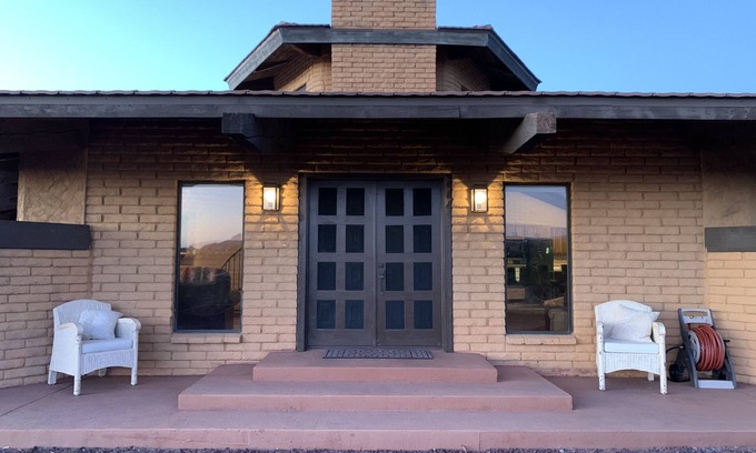 Wickenburg House | Private Desert Escape Close to Downtown with Horse Pens on the Sols Wash!