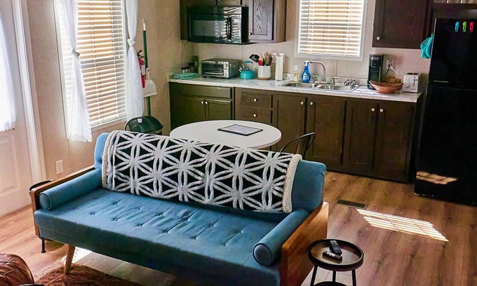 Charleston Apartment | Private, detached 1 bedroom apt. 6 miles from Folly Beach & downtown Charleston