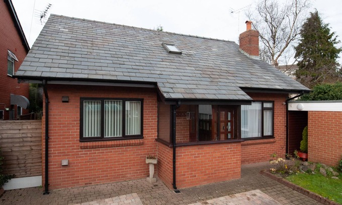 Preston House | Private detached 3 bedroom bungalow in Preston