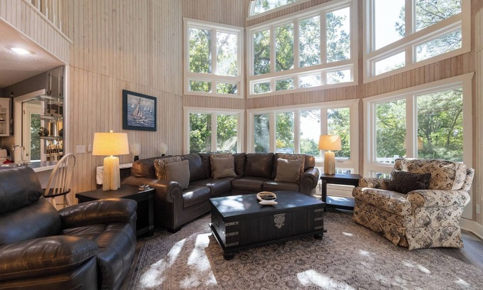 Grand Rivers Condo | Private Executive Suite