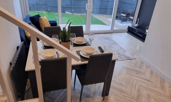 Southampton House | Private Gated Modern Home in Southampton - Estwood