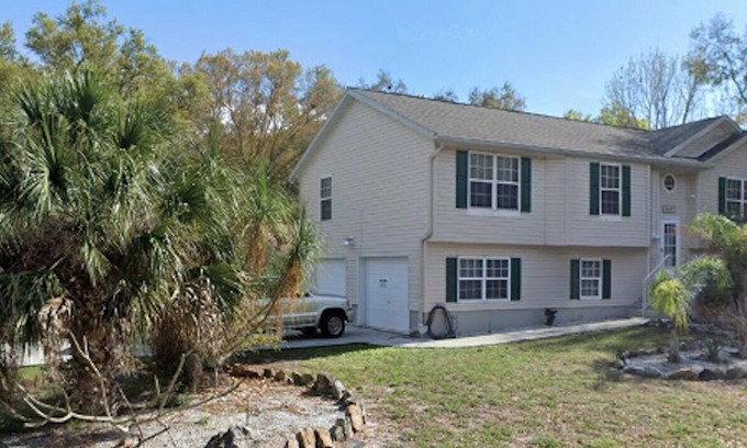 Oldsmar House | Private ground floor apt with a huge deck