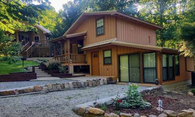 Unaka Cabin | Private guest house near Tellico Plains.