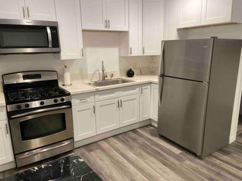 West Rancho Dominguez Apartment | Private guest house with full kitchen and bathroom