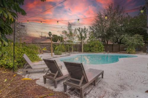 Walsingham House | Private Heated Pool 4 MI to Indian Rocks Beach