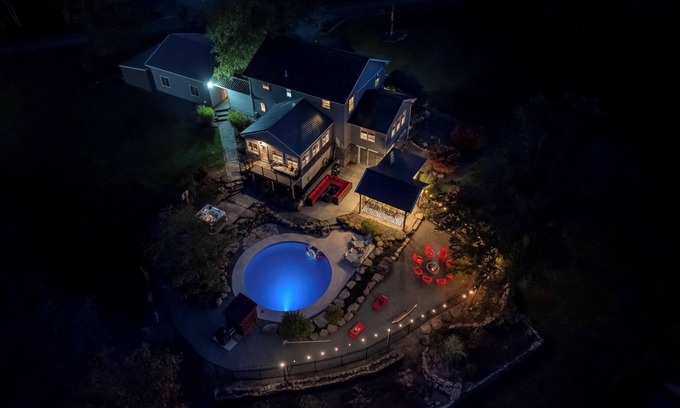 Aldenville House | Private Heated Pool Hot Tub Game Room Fire Pit 6 Bdrms