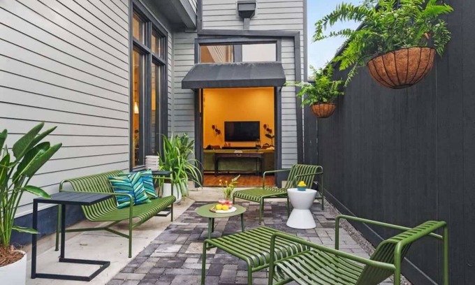 Faubourg Lafayette Hotel | Private Heated Pool and Luxury Home