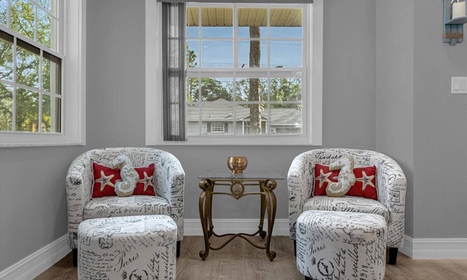 Ruskin House | Private home with heated pool & hot tub close to beaches ,parks , and shopping