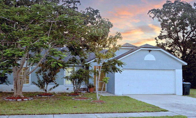 Mill Run House | Private House-With Pool/Sleeps 8/Near Disney/Universal/Airport