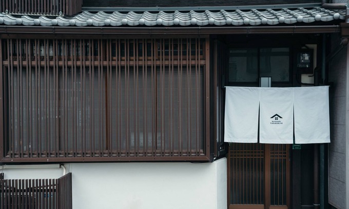 Shimogyo House | Private Kyomachiya with garden, 2 minutes walk to bus stop, 8 minutes walk to Gojo subway station, 10 minutes walk to Shijo Karasuma area, family-friendly, pet accommodation allowed
