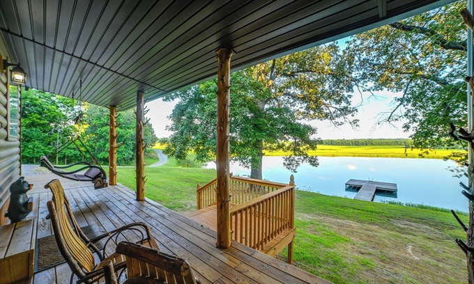 Clay Cabin | Private Lake & Dock: Log Cabin, 2 Mi to Clay!