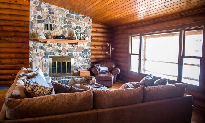 Orr Cabin | Private lakefront log cabin on 25 acres - 3 bedrooms