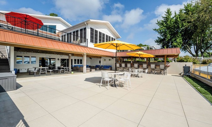 Paw Paw Lake Resort | Private Lakefront Resort for 69+ Paw Paw Lake