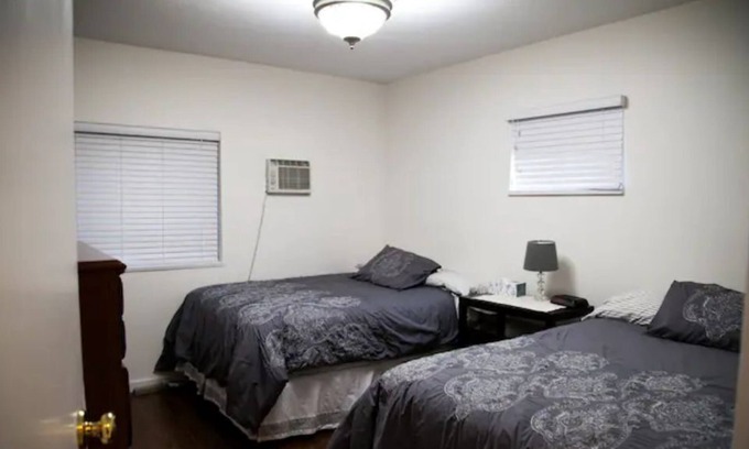 Oakridge House | Private Lane House. 3 bedroom 1 Bathroom
