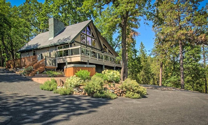 Lakehead House | Private luxury custom Lodge with the best view of Lake Shasta and Shasta Caverns