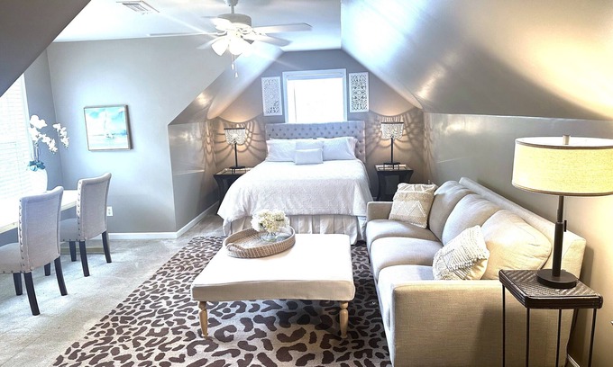 Dacula House | Private Luxury Suite 2 Bed 1 Bath w/LR and Kitchenette! Remote Workspace