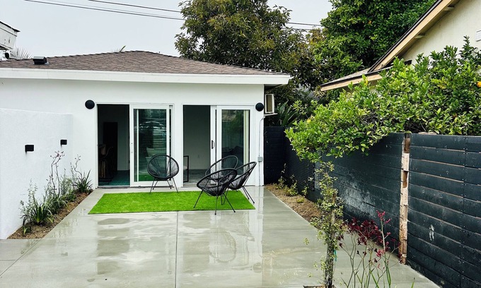 West Carson Apartment | Private NEWLY built, fully equipped & stylish guesthouse