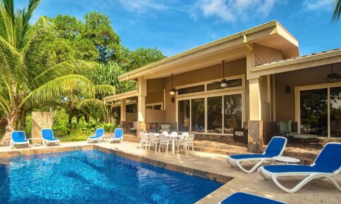 Isla Bastimentos House | Private Oceanfront 4 Bedroom Villa -Pool & on Beach