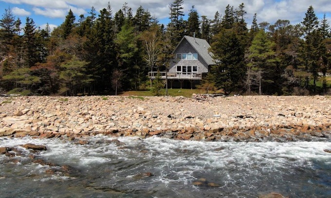 Prospect Harbor House | PRIVATE OCEANFRONT GETAWAY - LARGE DECK, STUNNING VIEWS, JUST STEPS TO THE OCEAN