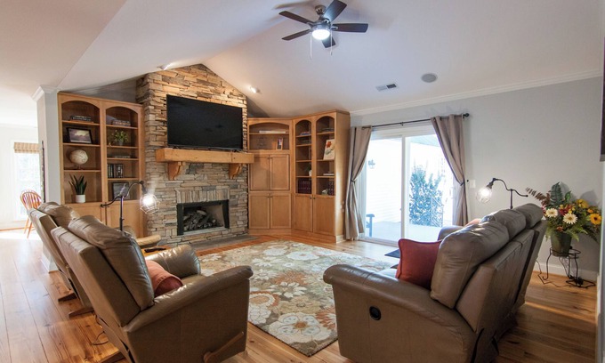 Mountain Rest House | Private, Peaceful Home Close to Waterfall Hikes, Mtn Biking, Fishing & More