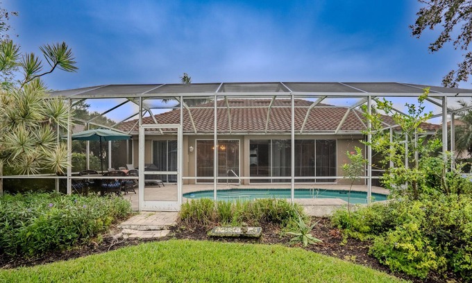 Bee Ridge House | Private Pool, beautiful 4 bedroom/ 2 bathroom house with lake view!