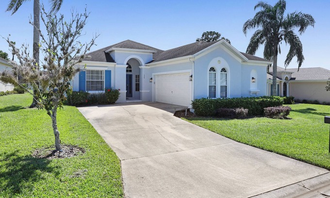 Calabay Parc Villa | PRIVATE POOL~Close to all things Florida!~COMFORT!~7 beds!