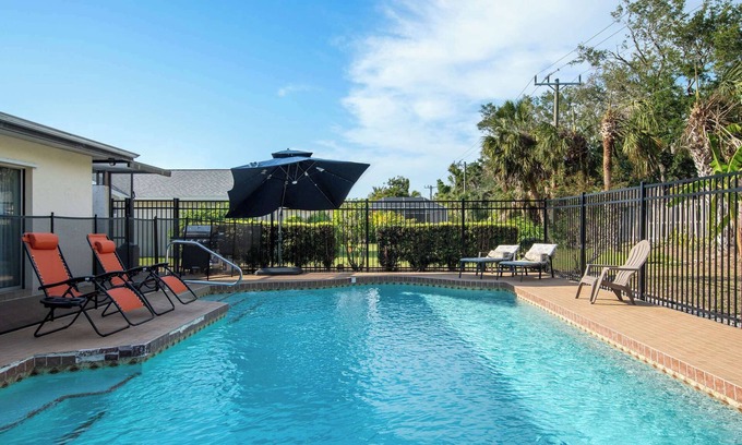 Bradenton House | Private Pool | Fire Pit | 15 Minutes to AMI